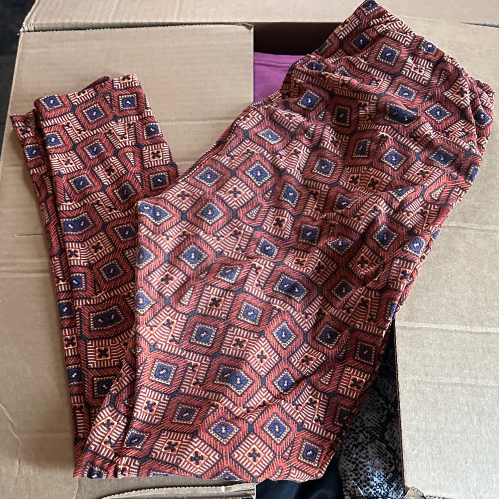 LuLaRoe Geometric Patterned Leggings - Red and Blue